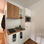 Appartement Charming Near Signal Iduna & Center