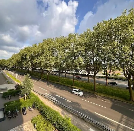 Daire Charming Near Signal Iduna & Center *