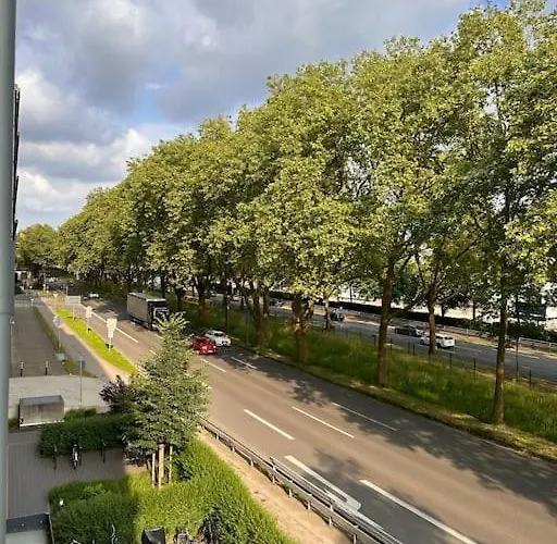 Daire Charming Near Signal Iduna & Center *