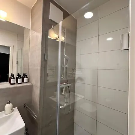 Charming Apt Near Signal Iduna & City Center Apartment *