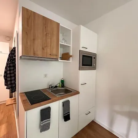 Apartment Charming Apt Near Signal Iduna & City Center