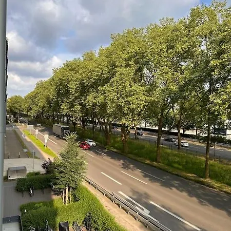 Appartamento Charming Near Signal Iduna & Center *